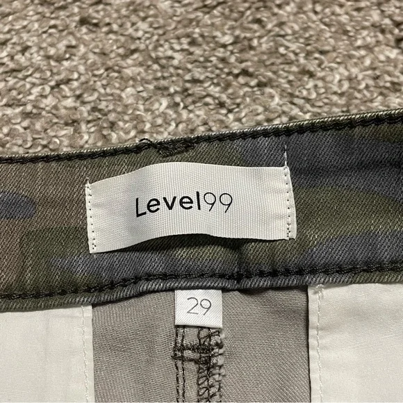 NWOT Women’s Anthropologie Level99 Camo Shorts Size 29 - Picture 5 of 6